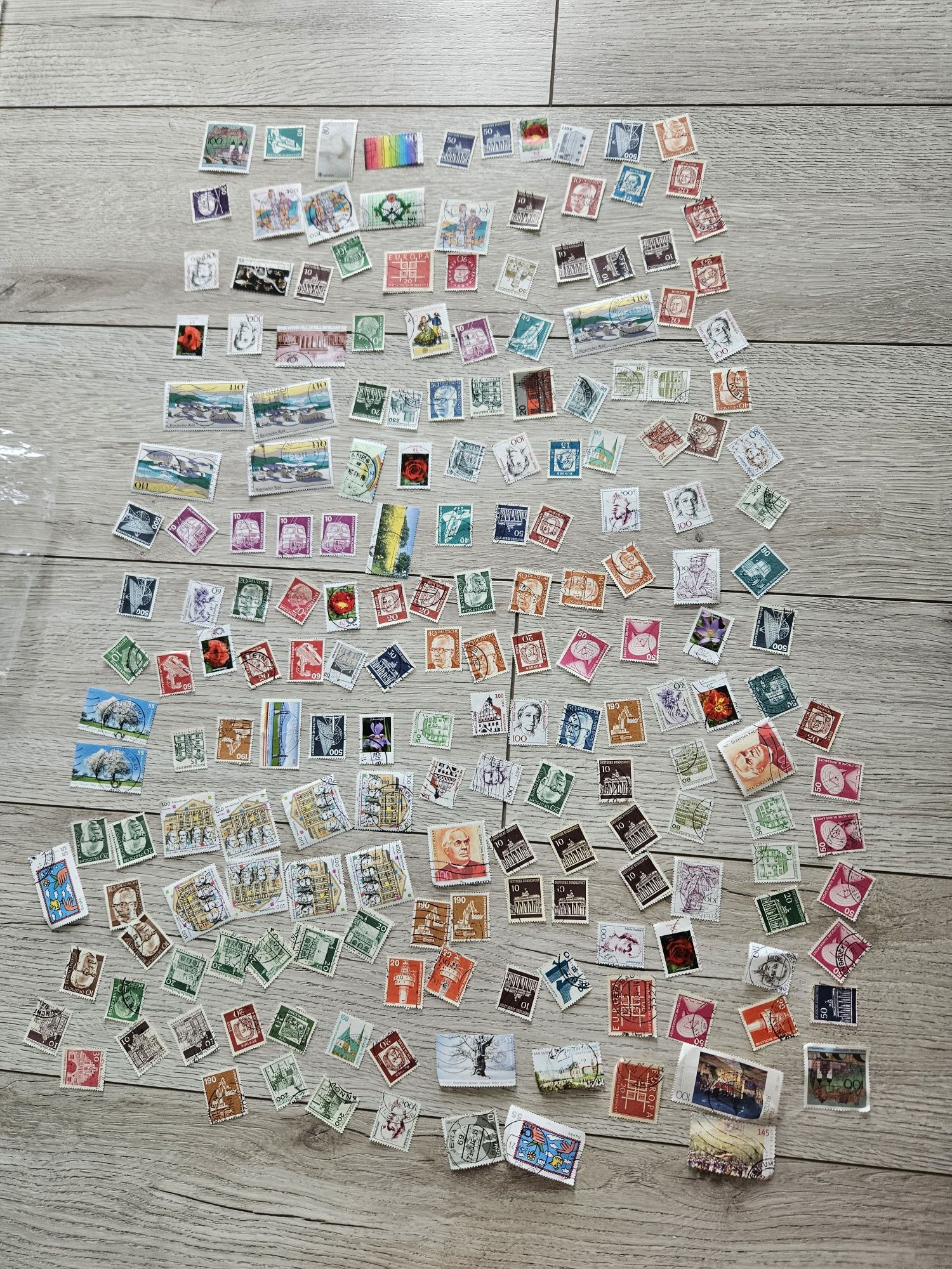 Vând timbre diferite