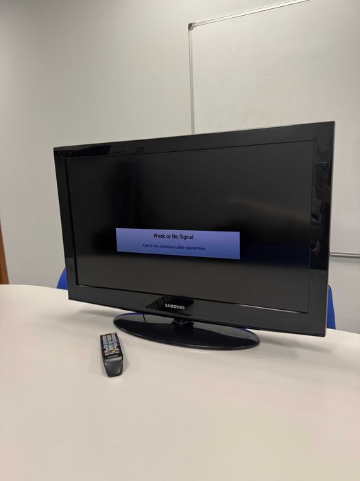 Samsung LE32D403E2W, 32", HD Ready – работещ телевизор с дистанционно