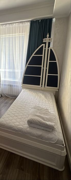 Продам кровать с ортопедическим матрасом