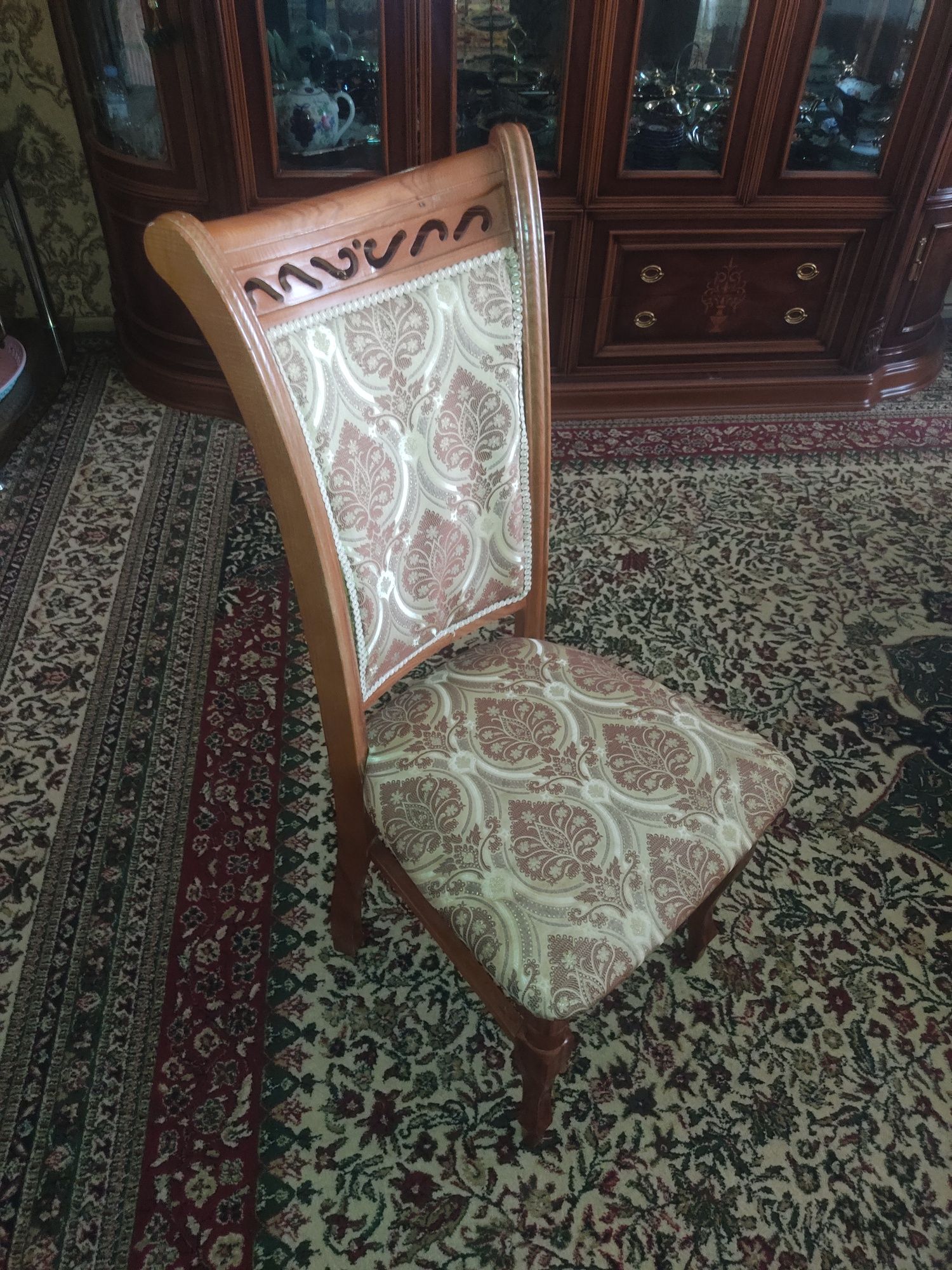 Стол и 10 стульев