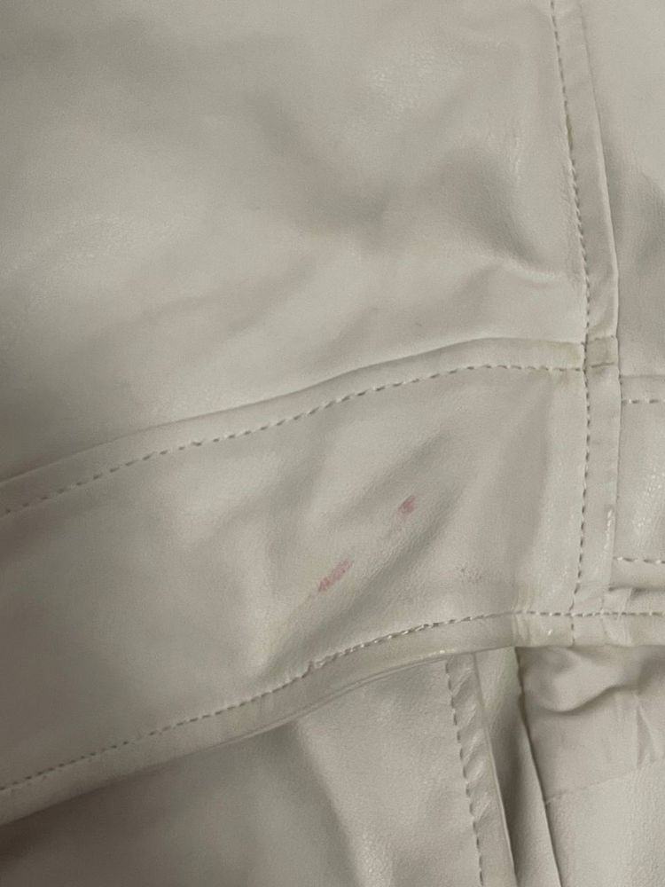 Geacă scurtă Bershka din piele ecologică albă – mărimea S/M