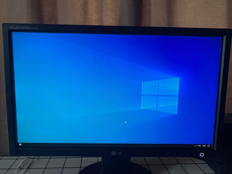 Монитор 1600х900