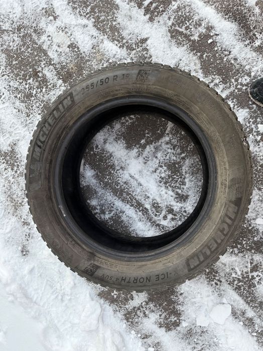 Шины зимние шипованные R19 255/50 Michelin 4шт