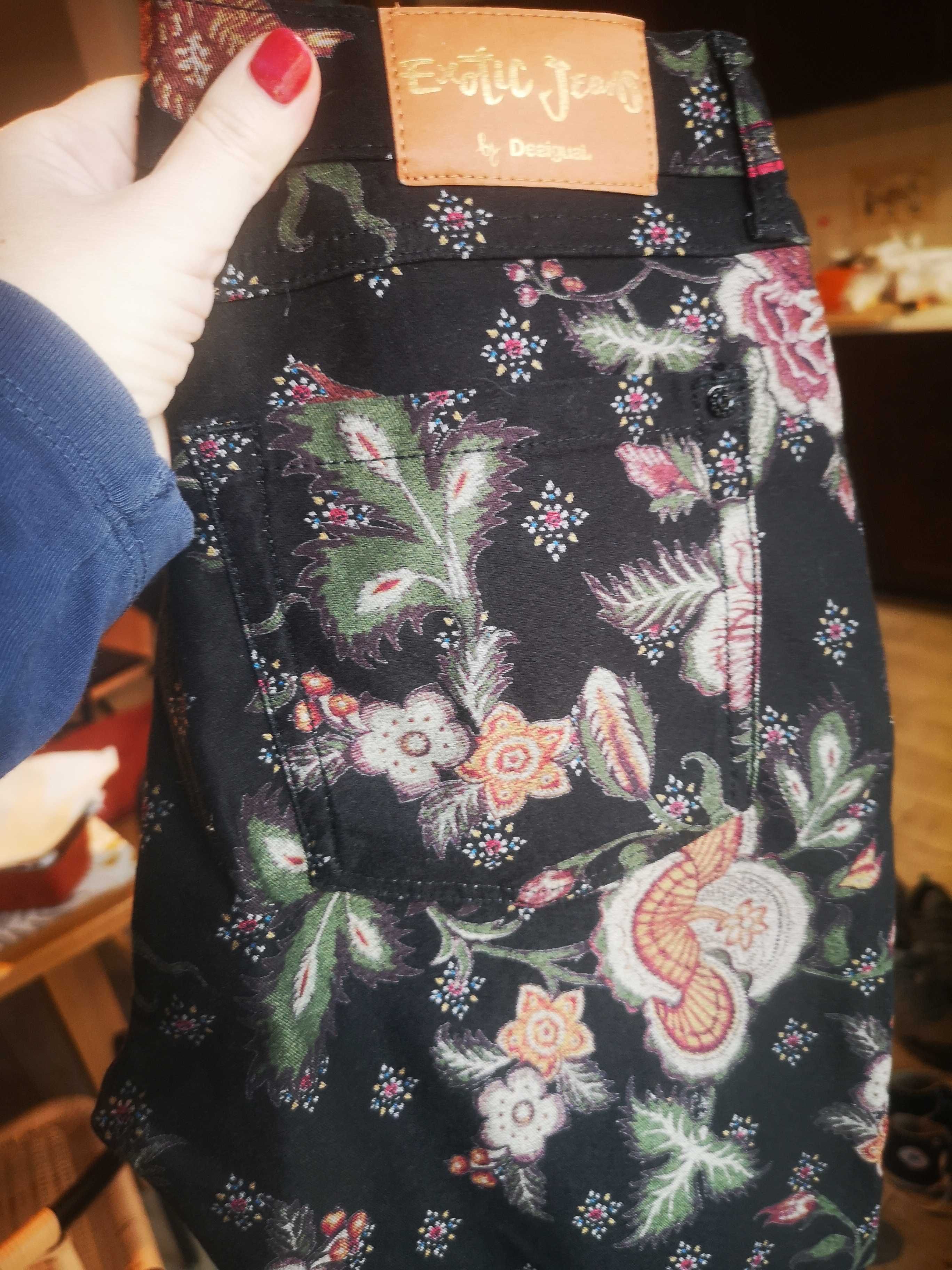 Pantaloni Desigual
