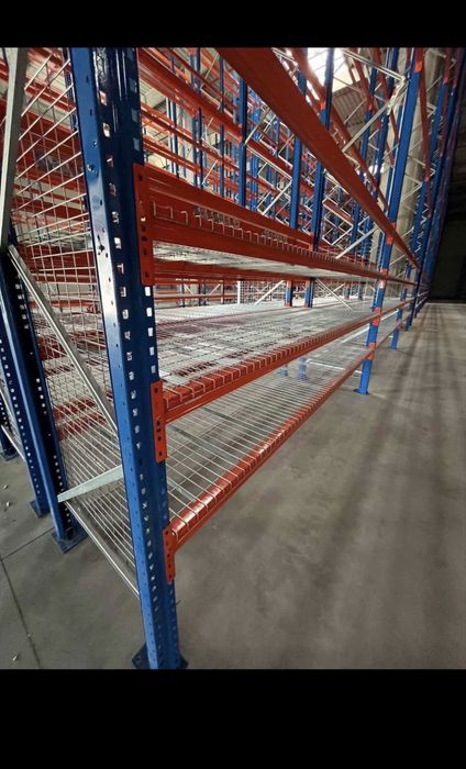 Vindem rafturi metalice profesionale