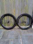 Капли Bontrager Line Comp 30 TLR 27.5 Disc Mountain Bike Wheels in Bla