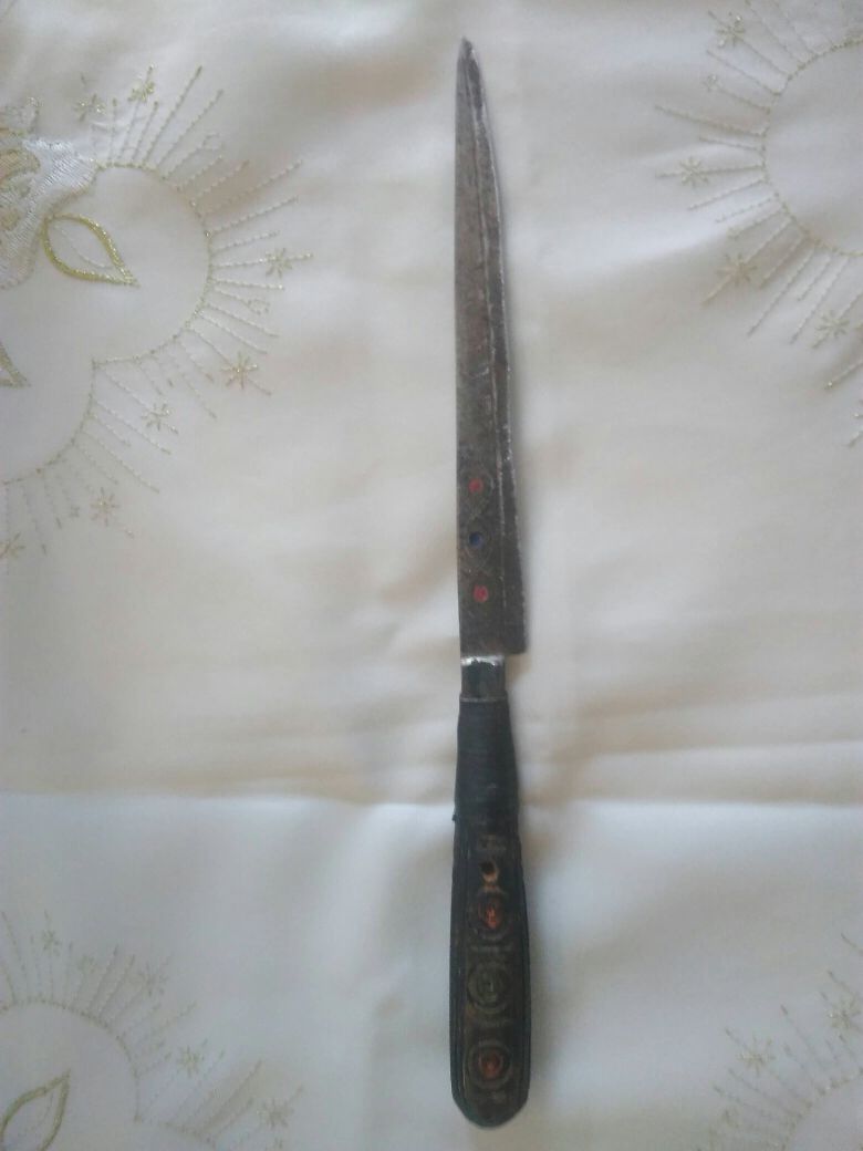 Продавам Османски боен нож с насечка и ядка и канал копиевидна форма