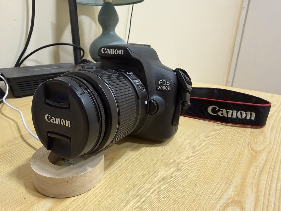 Canon EOS 2000D + обектив