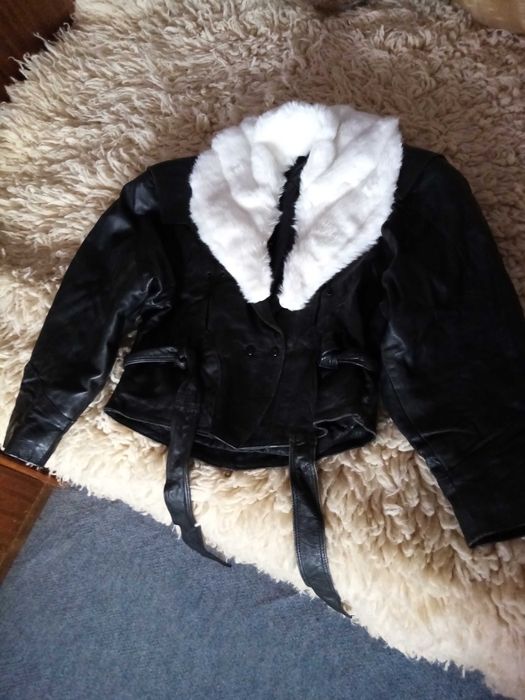 Практично дамско яке от естесвена кожа