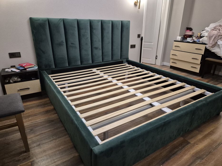 Двуспальная кровать