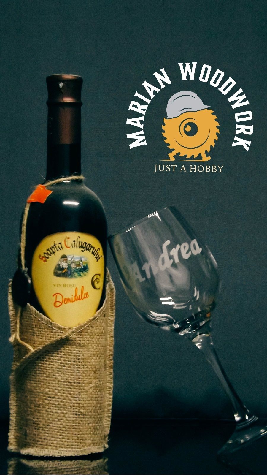 CADOU.Suport personalizat de perete pt pahare si sticle de vin sa