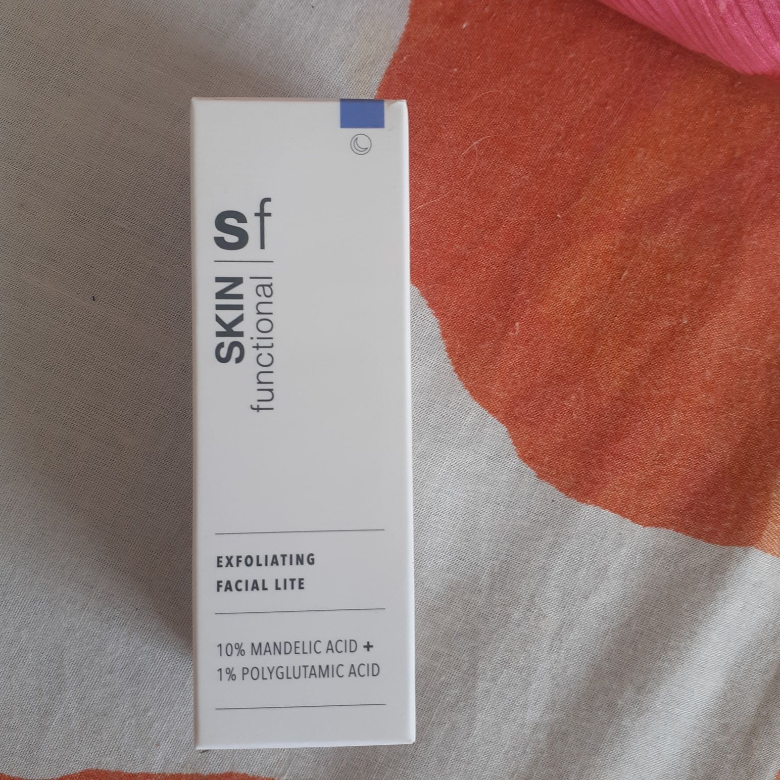 Ser Exfoliant cu 10% Acid Mandelic + 1% Acid Poliglutamic
Exfoliating