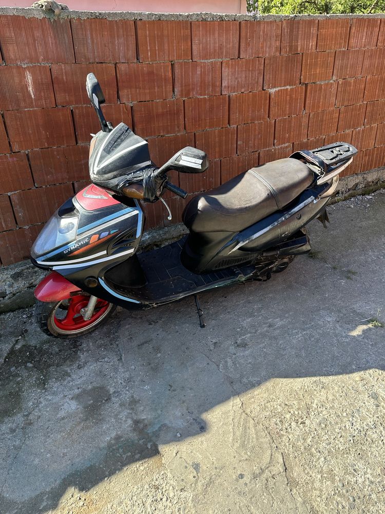 Scuter Dinamic 125 cc in stare foarte buna de functionare cu acte