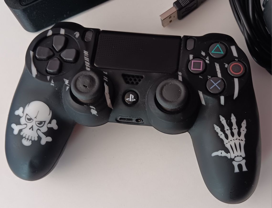 Playstation 4 SLIM 500GB с 2 контролера +5 бр. игри