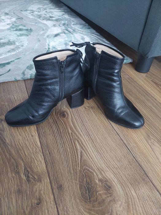 Vând botine piele naturală