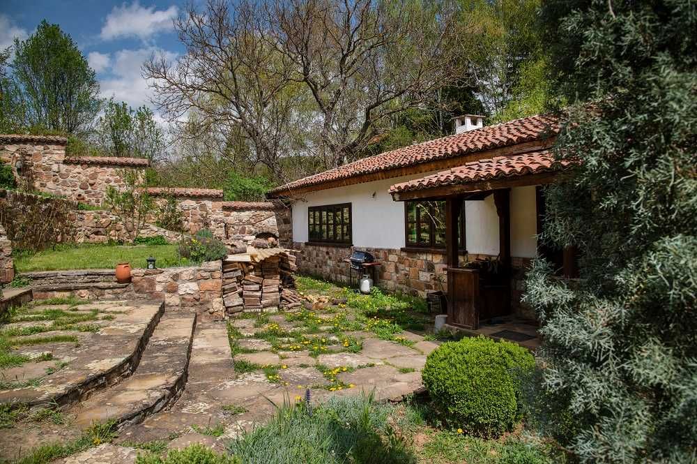 Продава хубав имот на 35 км. от София в с. Макоцево