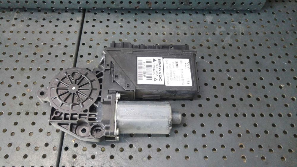 Motoras macara stanga fata audi a4 b7 8e 0130821765 8e1959801g 9700105994201