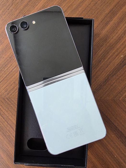Samsung Z Flip 5 512 GB mint с подаръци