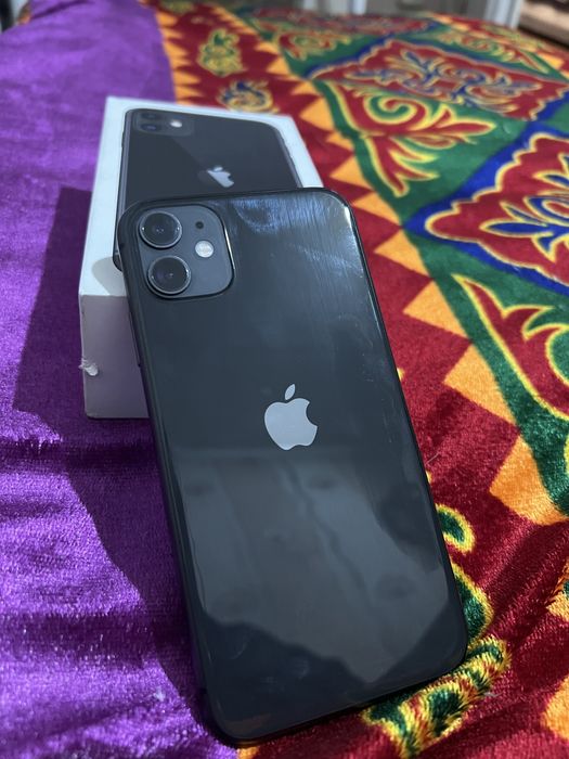 продам айфон 11.