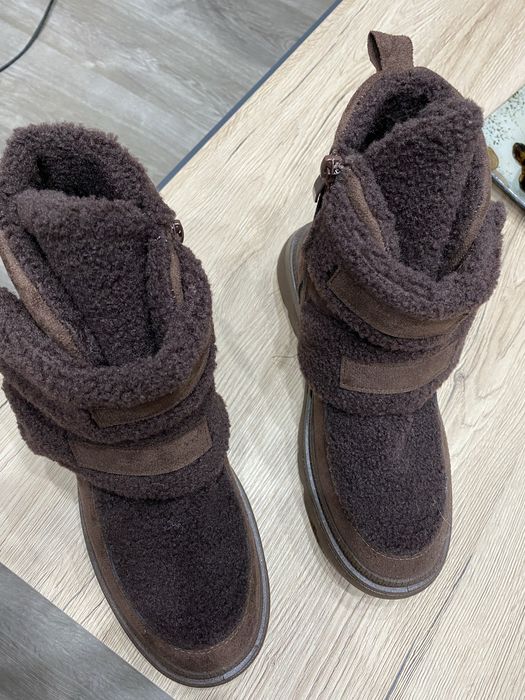 Продавам зимни боти чисто нови