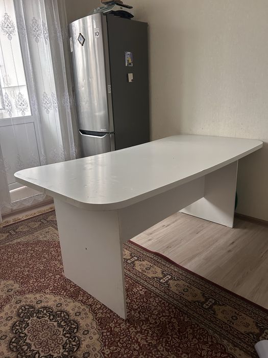 Продам стол 2 метр в идеальном состоянии