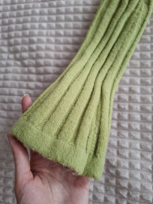 Зелен пуловер Bershka с разкроени ръкави