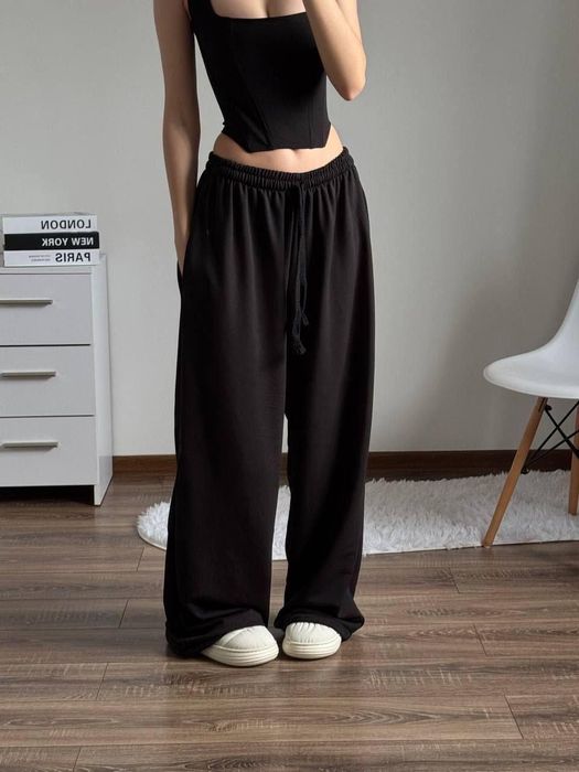 Стилни дамски овърсайз панталони на склад!