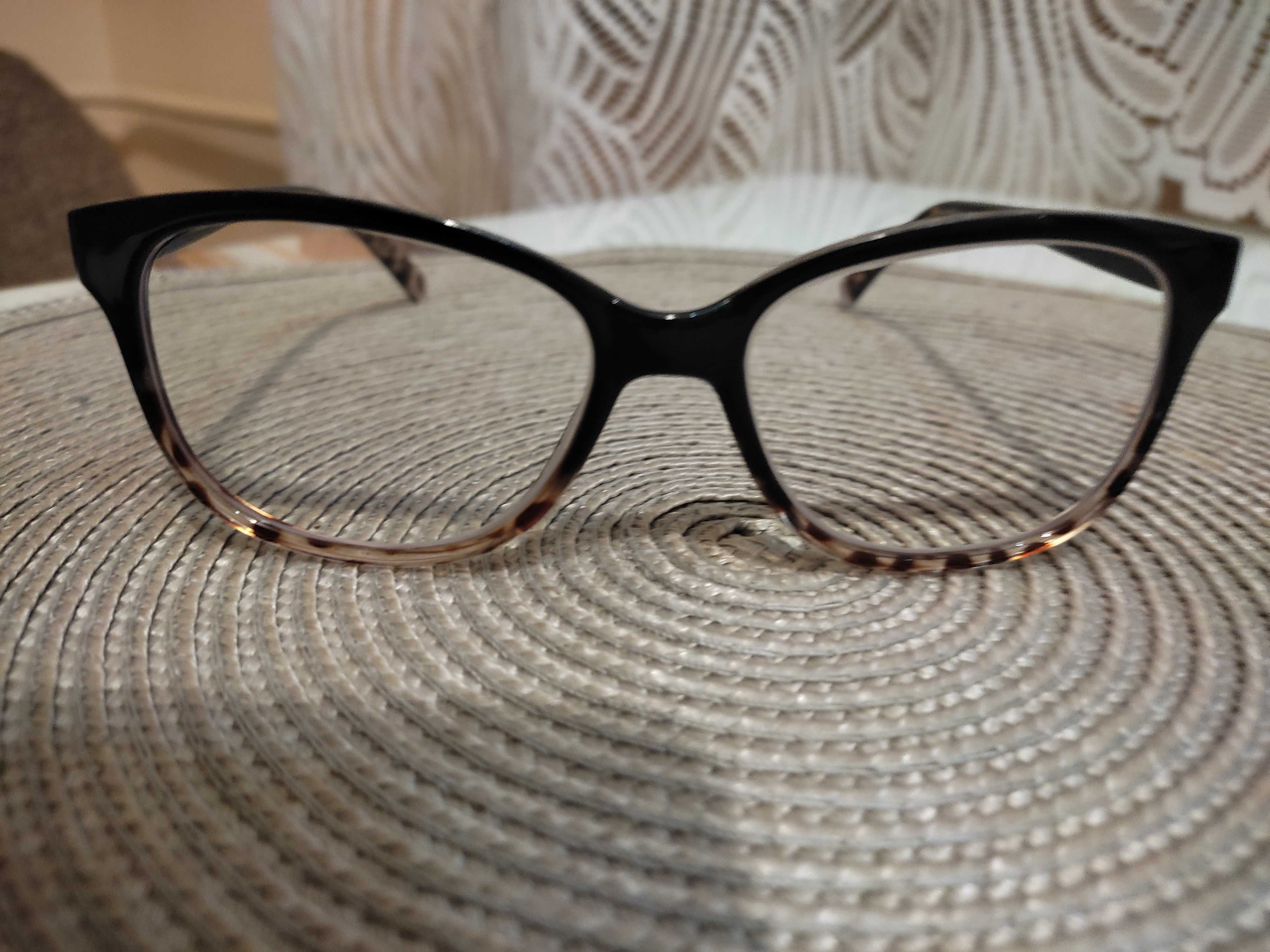 Диоптрични очила +0.75 с астигматични стъкла