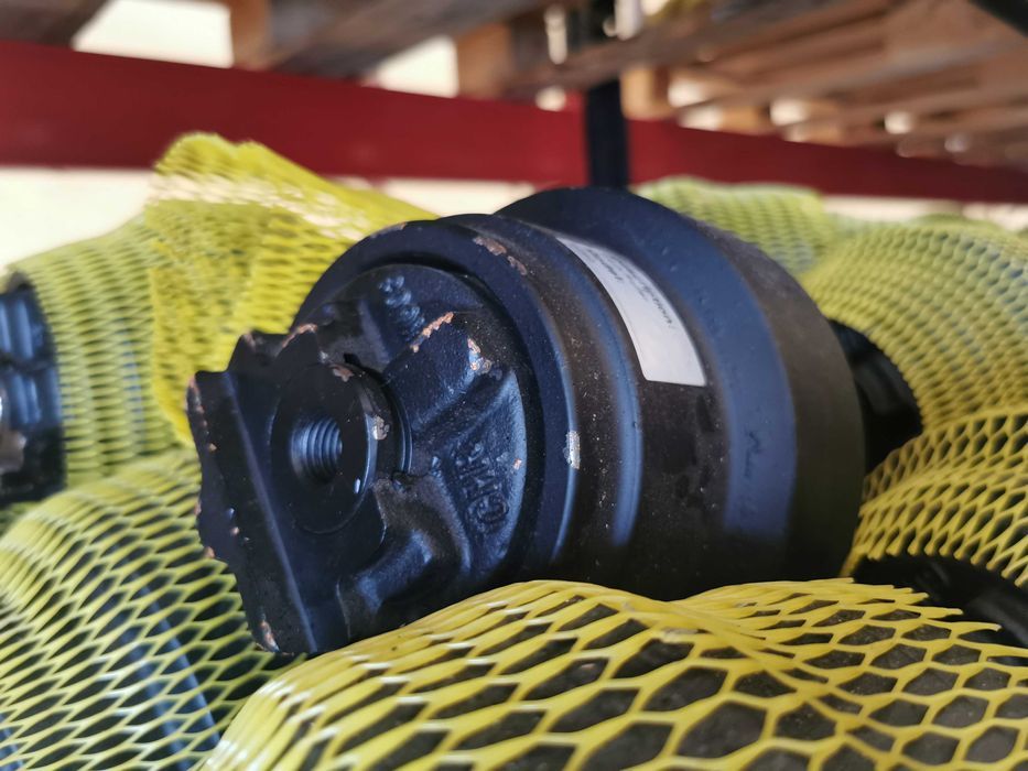 Piese cale rulare - steluță / sprocket / roată motrică excavator PC240