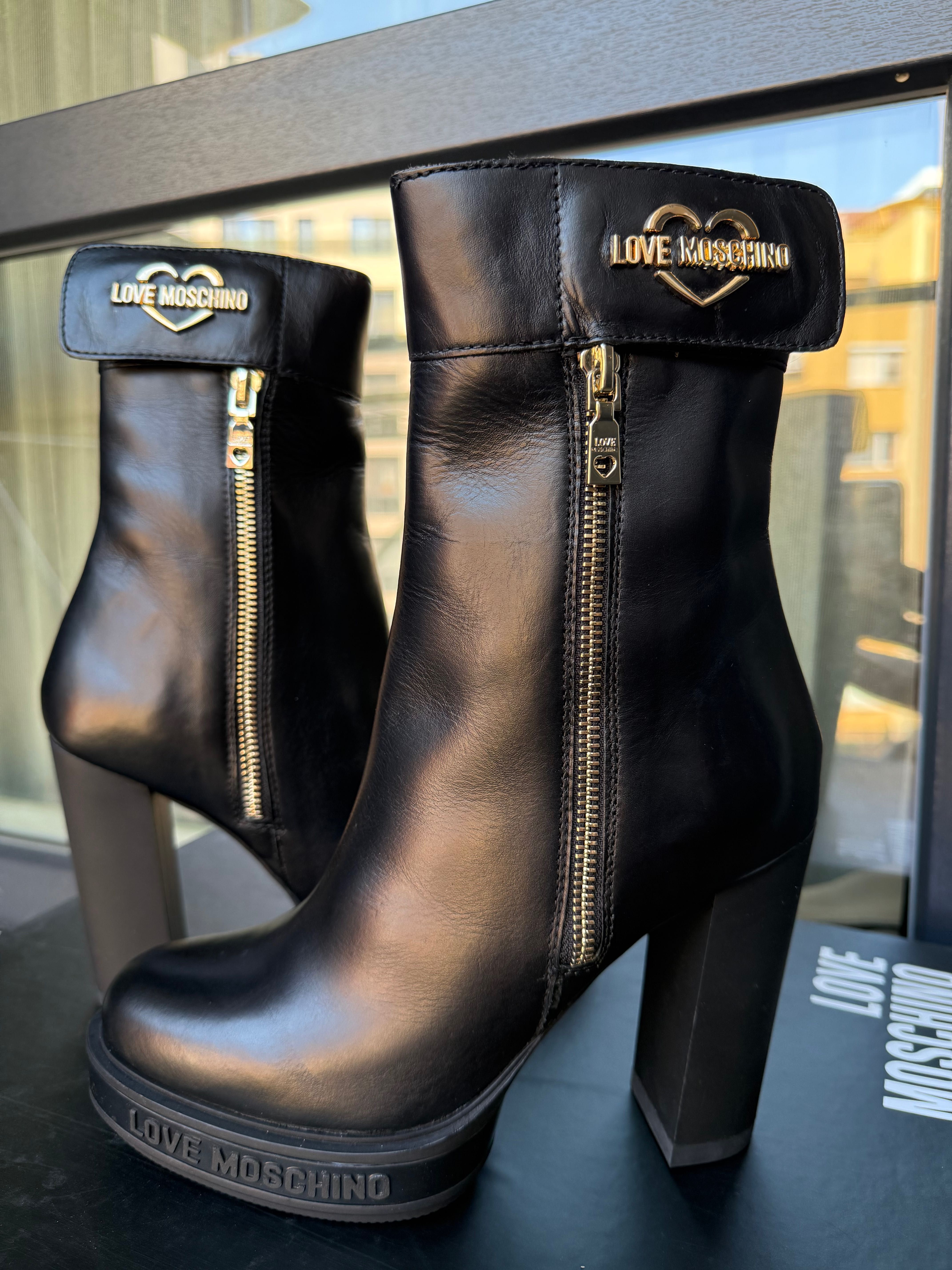 Оригинални кожени боти Love Moschino, НОВИ с кутия