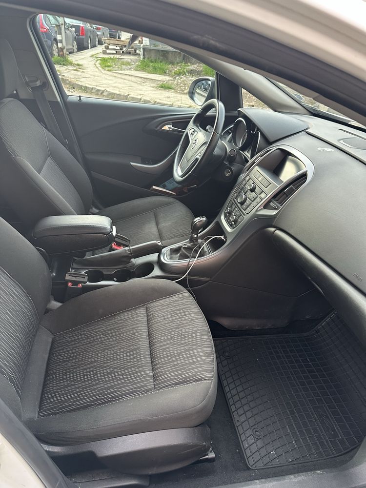 Опел Астра J Opel Astra J 1,7 cdti
