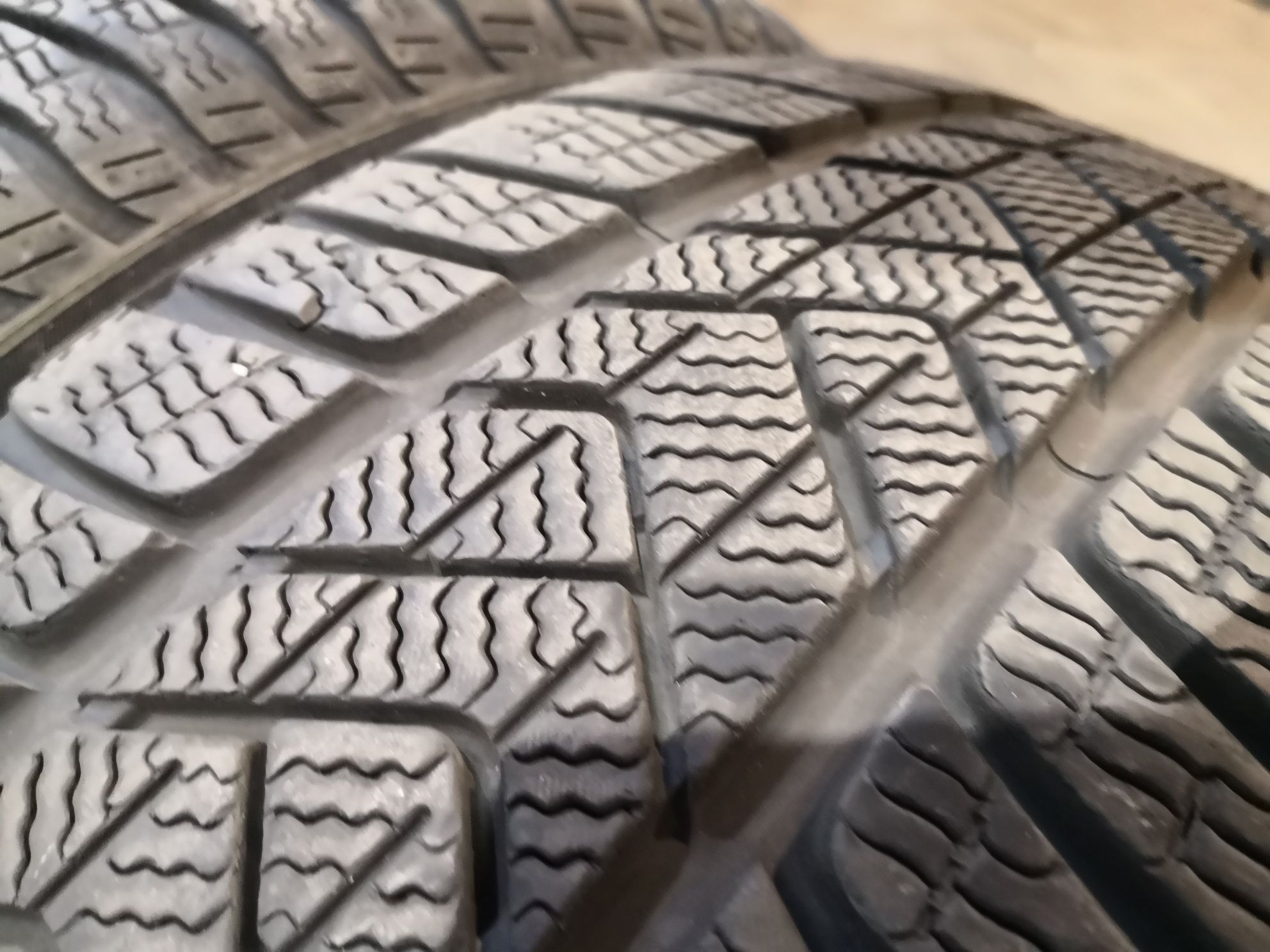 245 45 18 цола предни 275 40 18 задни гуми спорт пакет Pirelli dot 20