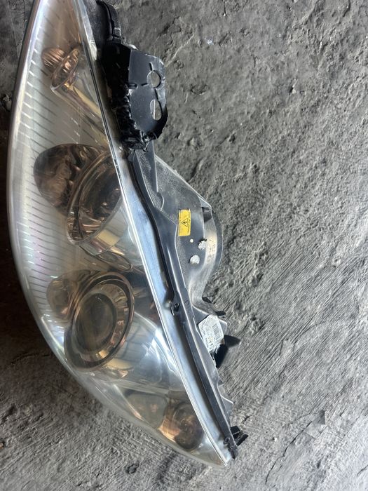 Faruri cu xenon peugeot 207