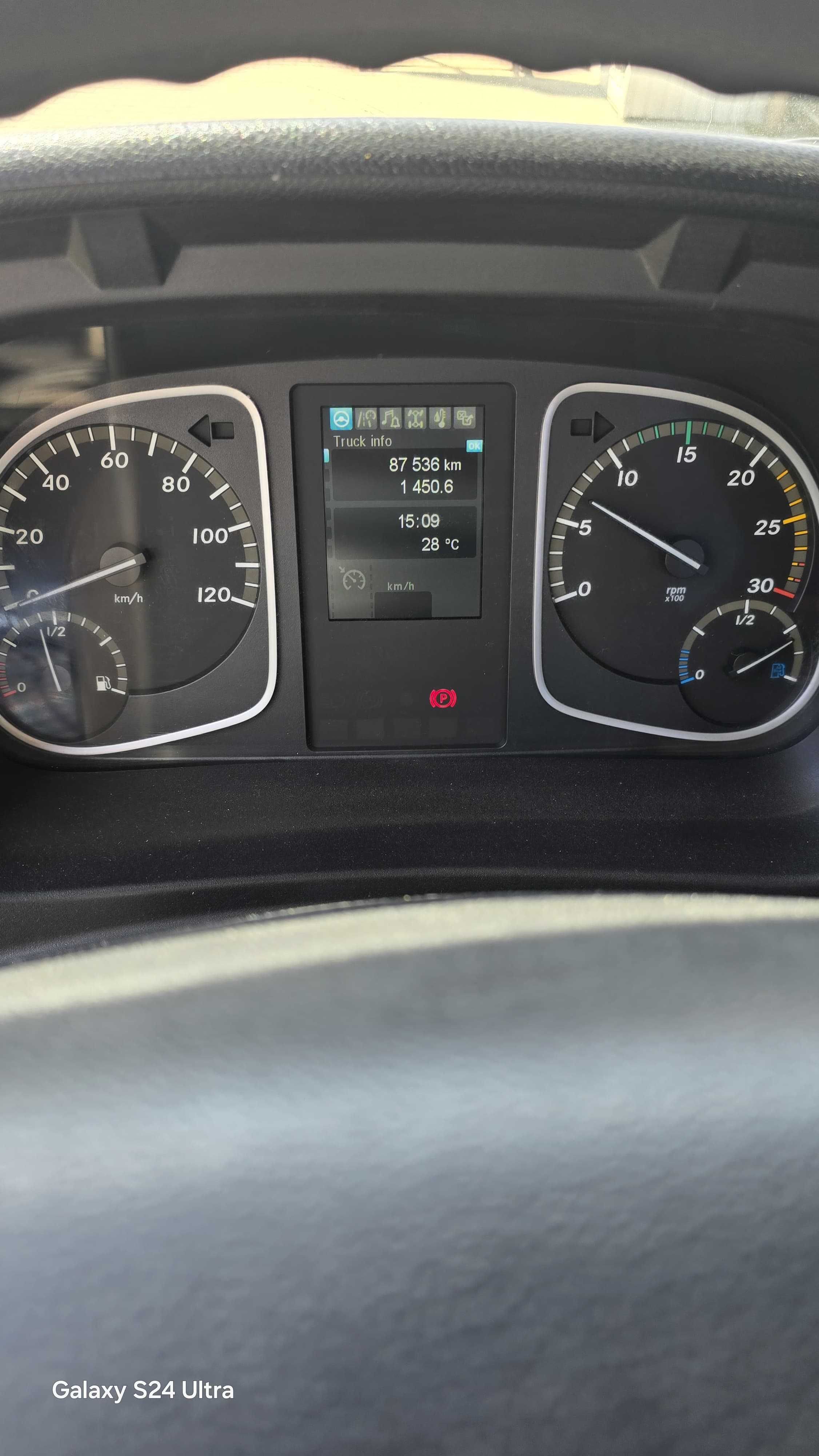 Mercedes Atego basculabil cu macara
