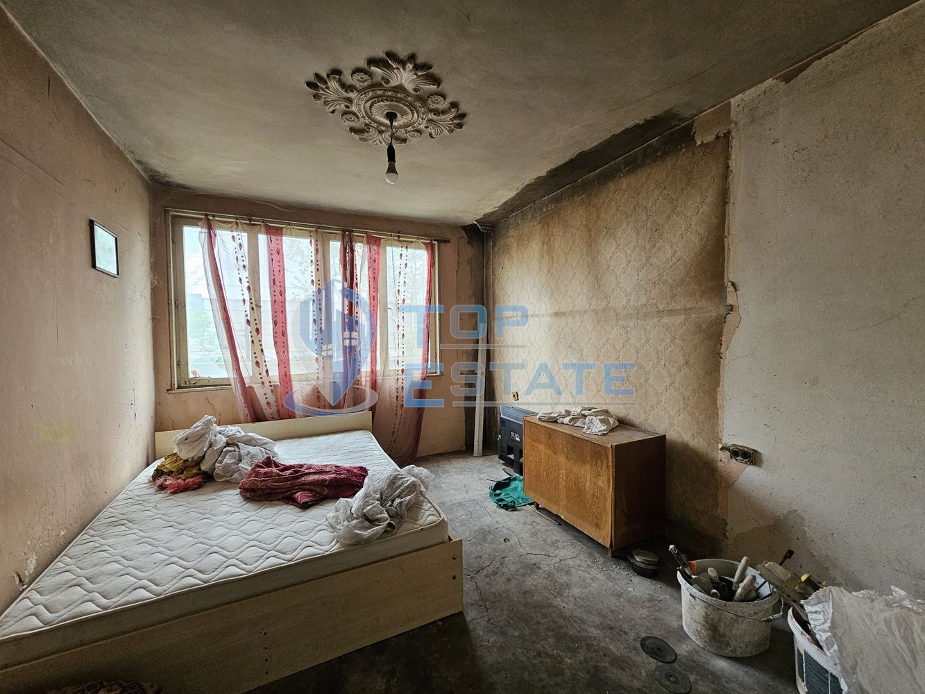 Едноетажна тухлена къща с двор в град Горна Оряховица