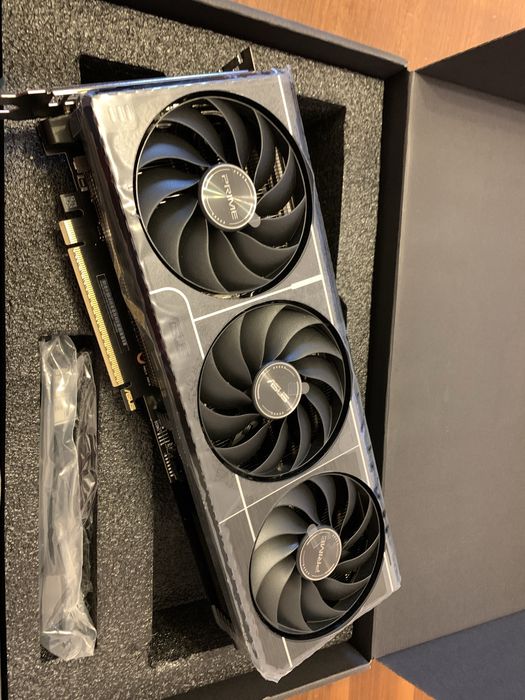 Placa video ASUS RTX™ 5070 OC Edition, 12GB GDDR7, garantie eMag