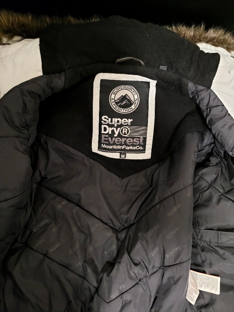 SuperDry  SCHIMB