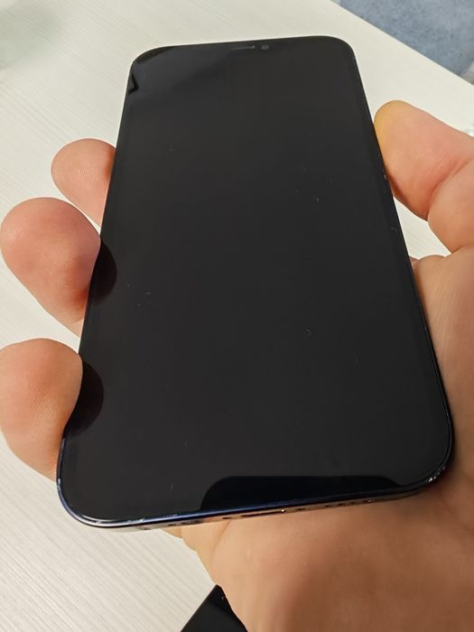 Vând iPhone 12 și Apple Watch SE gen 2