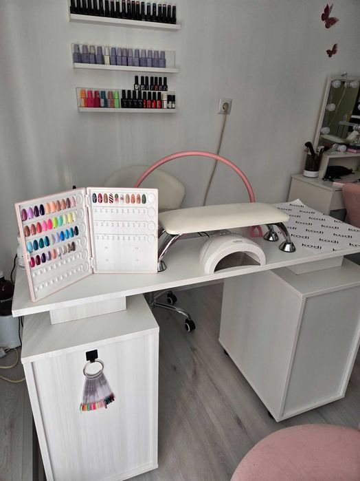 Бюро за маникюр и цялостно обурудване