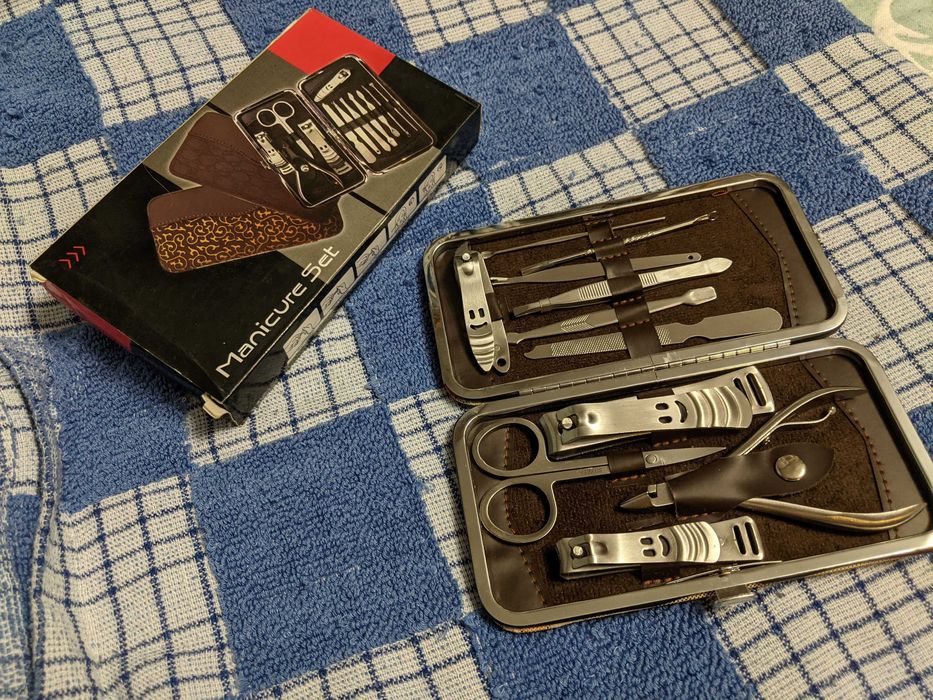 Набор для маникюра Manicure Set из 12 предметов в футляре из эко кожи