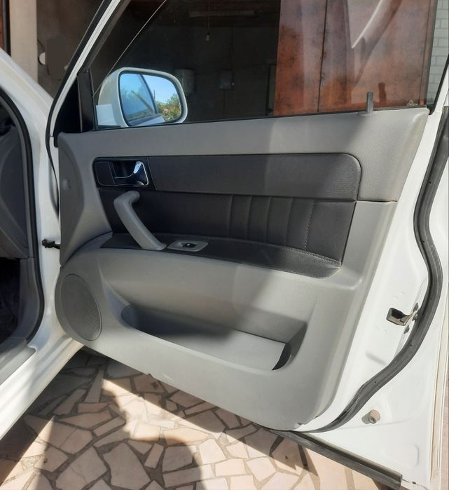 Машина бир қўл минилган