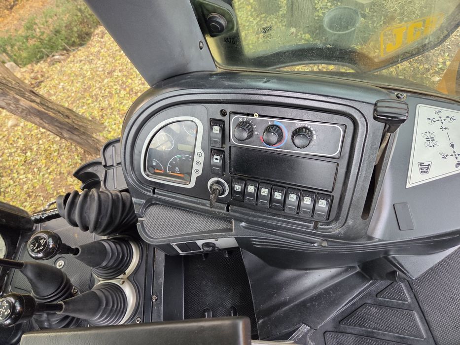 Buldoexcavator Jcb 3cx 2010