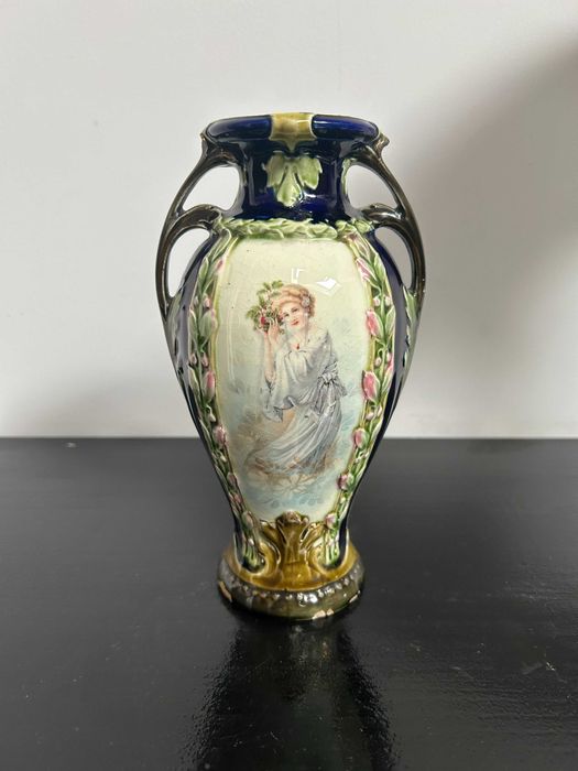 Vaza Art Nouveau portret doamna pictat manual,portelan glazurat.