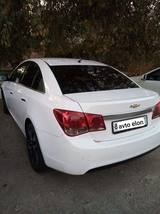 Автомобиль Chevrolet cruise