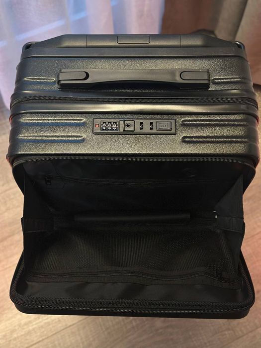 Чемодан Lumino M 52л