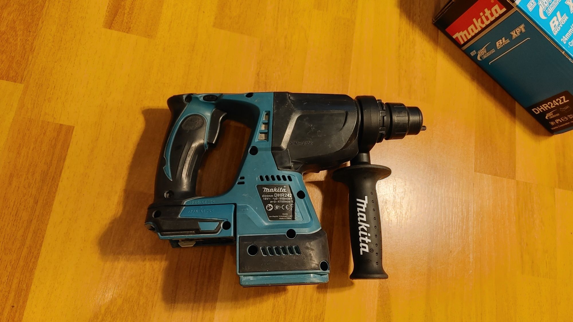 Bormasina percuție și ciocan Makita DHR242