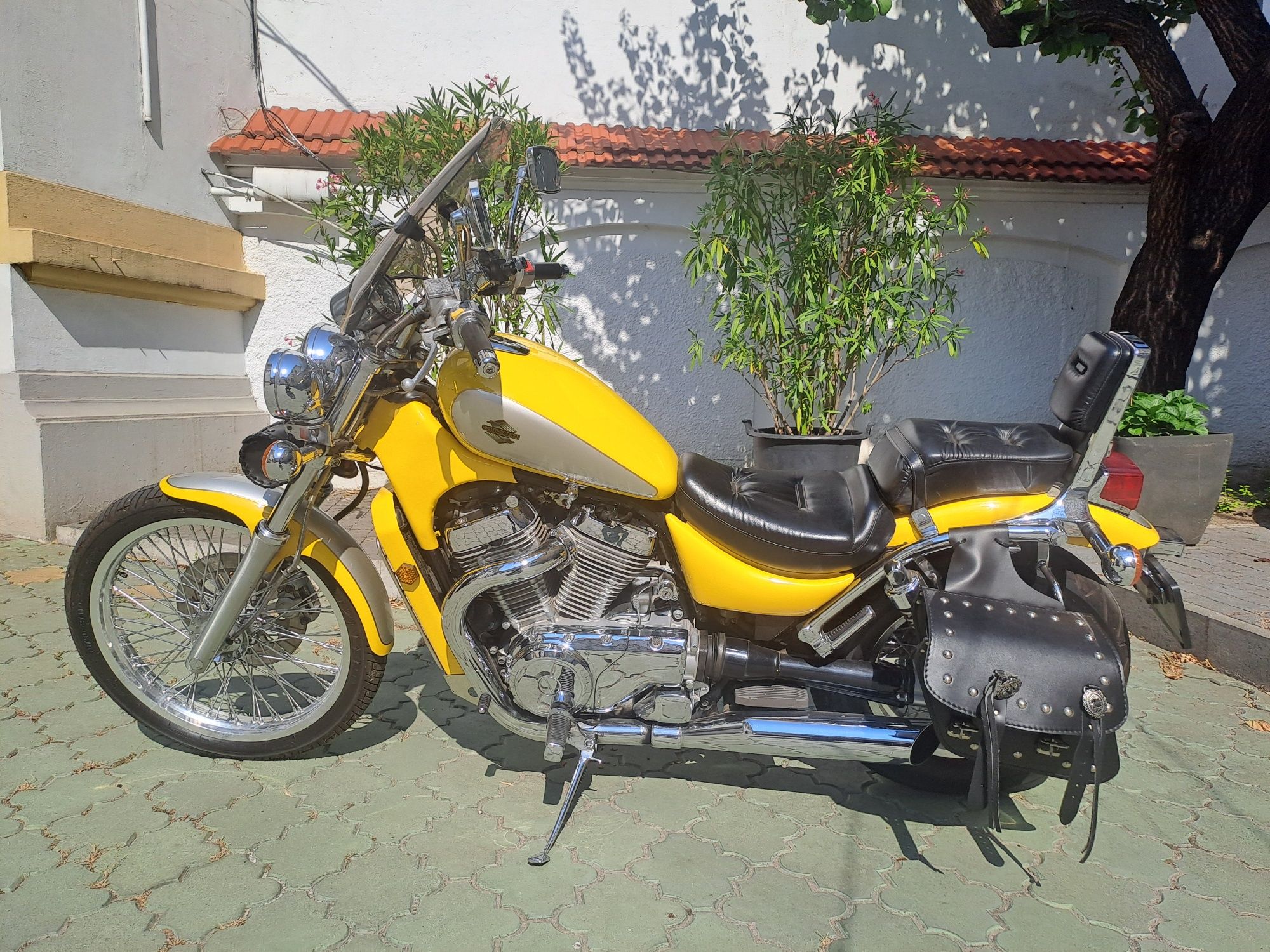 Suzuki Intruder 400