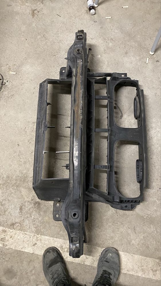 Предна греда с очиларка Бмв е70 х5 bmw e70 x5