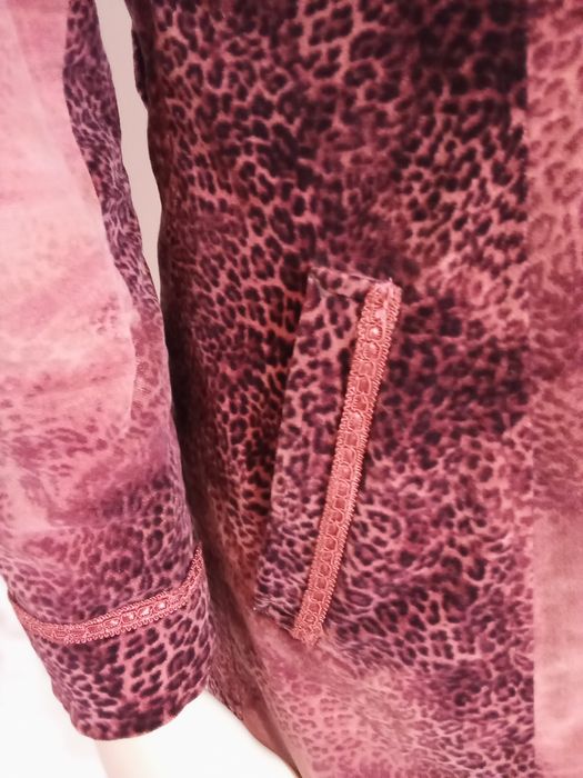 Paltonul de deosebit animal print 40