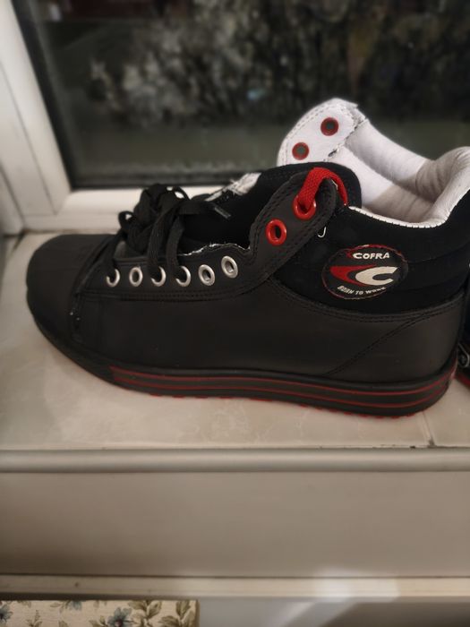 Продавам чисто нови работни обувки Cofra